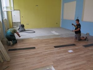 lepení vinylových dílců